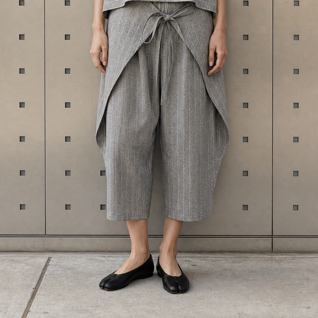 DRAPED CROPPED TROUSERS